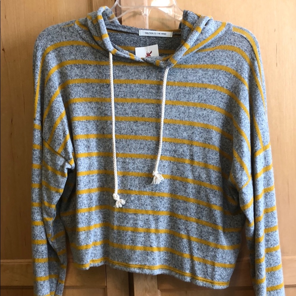 Cropped hooded shirt